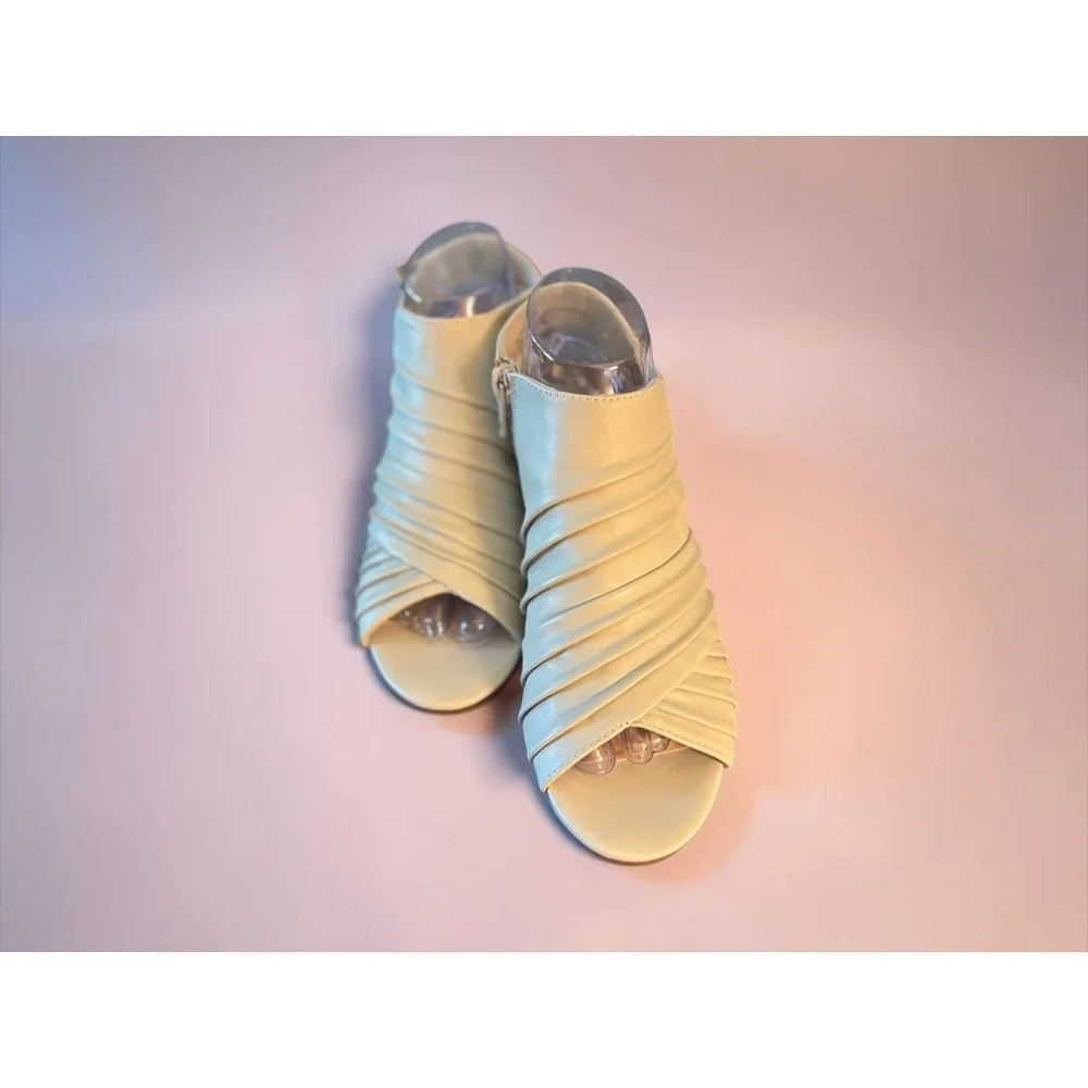 Bella Vita Ivory Leather Peep Toe Heels NWOT Ruched Boutique Sandals Comfort 7.5